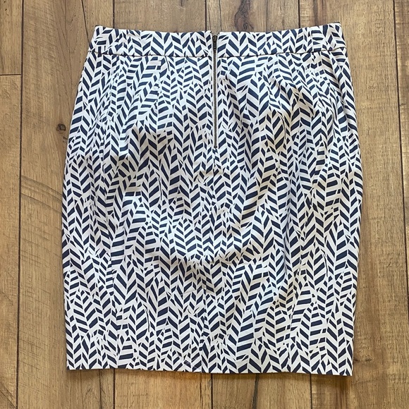 LOFT Black and White Geometric Pencil Skirt - Picture 2 of 4